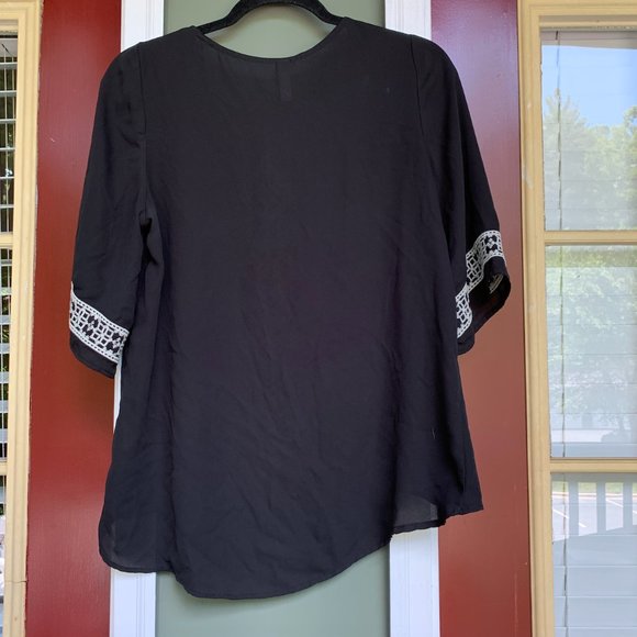 Xhilaration Embroidered High Low Swing Top - Picture 3 of 5